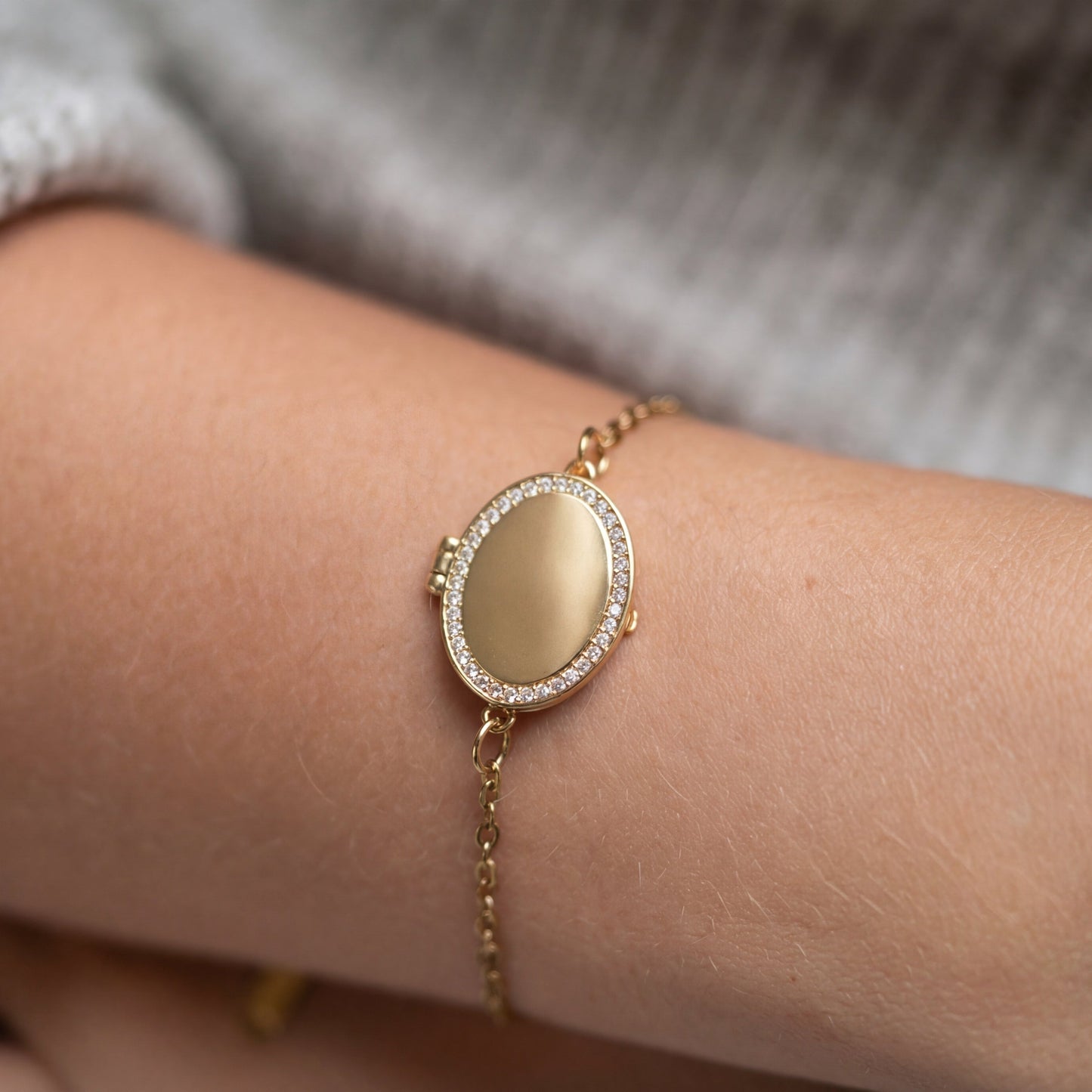 Personalised Photo Locket Bracelet – Oval