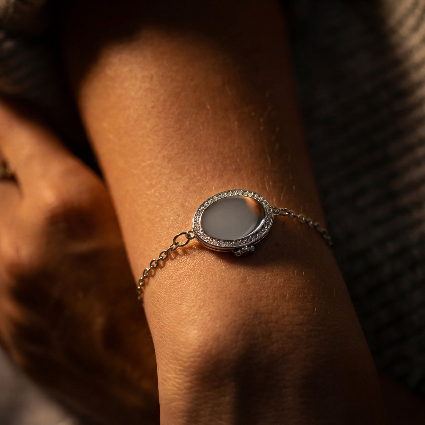 Personalised Photo Locket Bracelet – Oval
