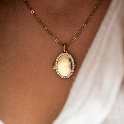 Personalised Photo Locket Necklace – Oval