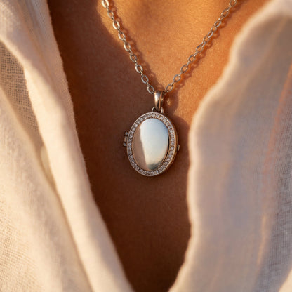 Personalised Photo Locket Necklace – Oval